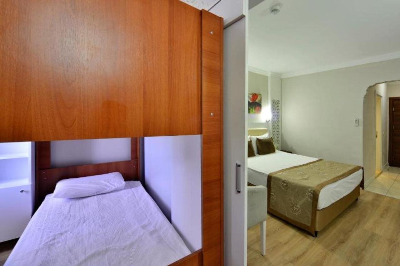 Hotel Linda Side
